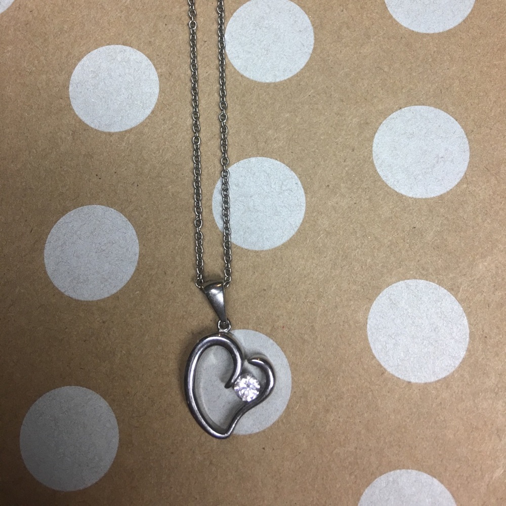 Heart pendant necklace