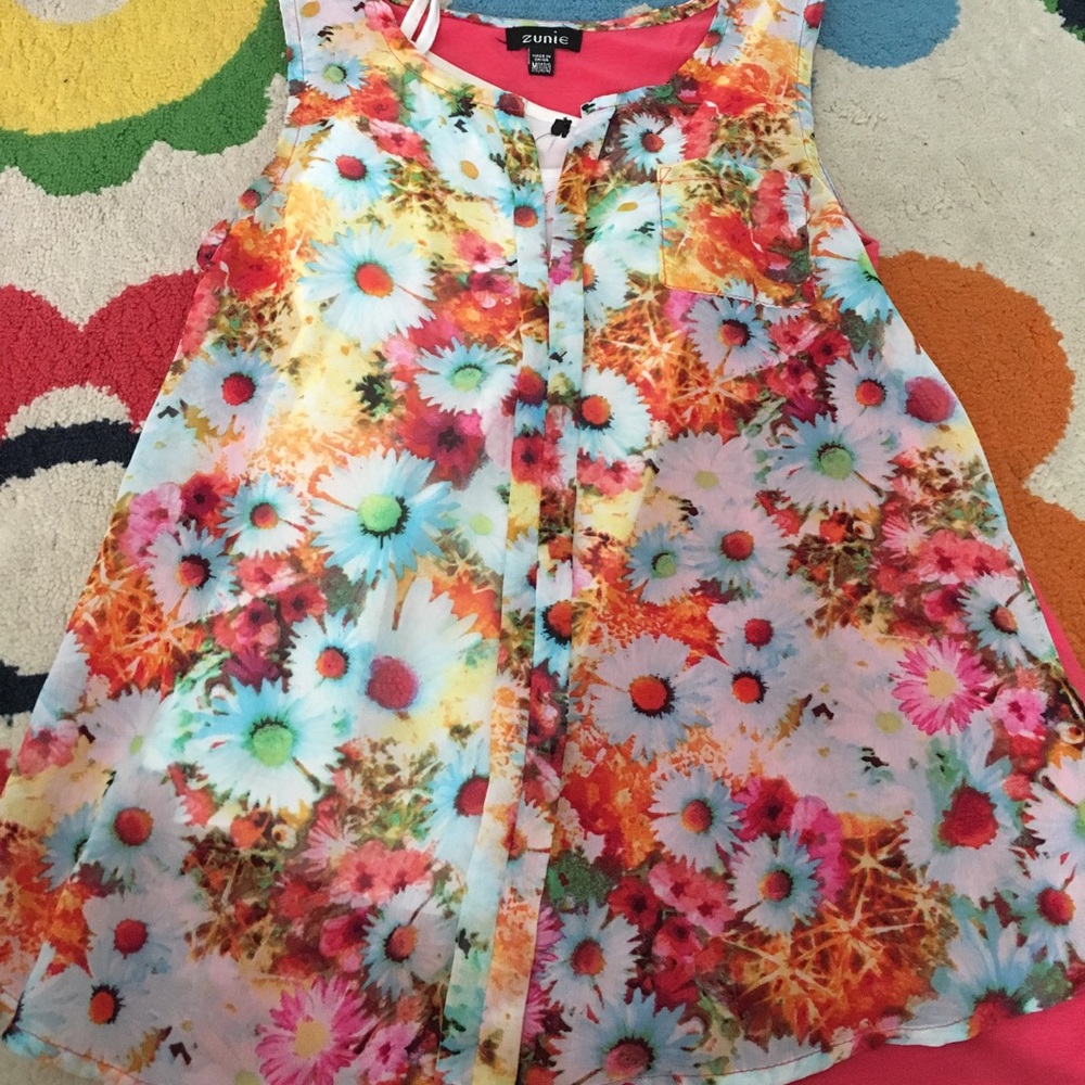 Tank top with a really pretty floral design
