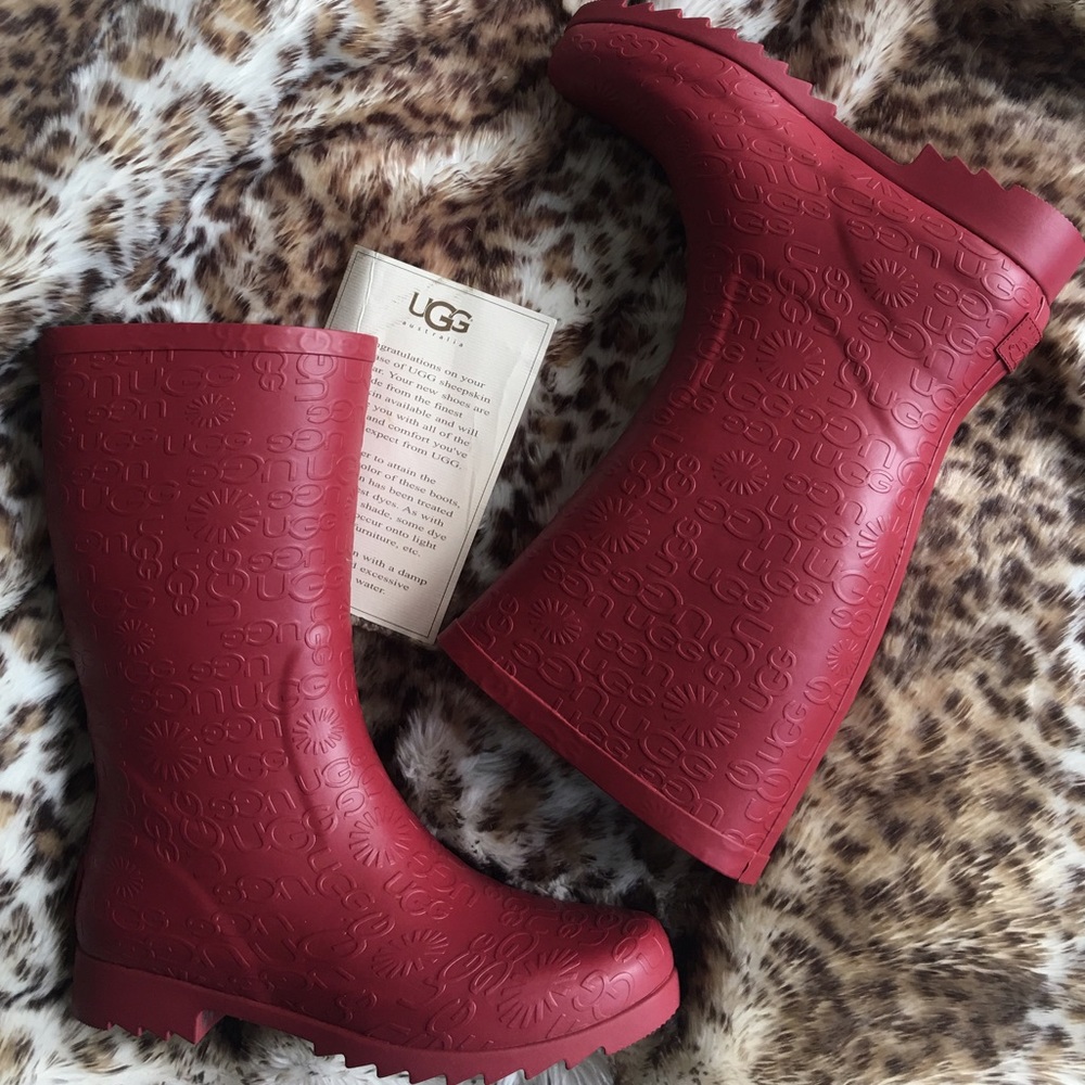 UGG Wilshire Red Logo Short Rain Boots