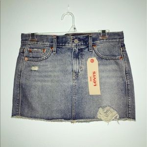 ‼️ONE LEFT ‼️Levi's Authentic Mini Skirt