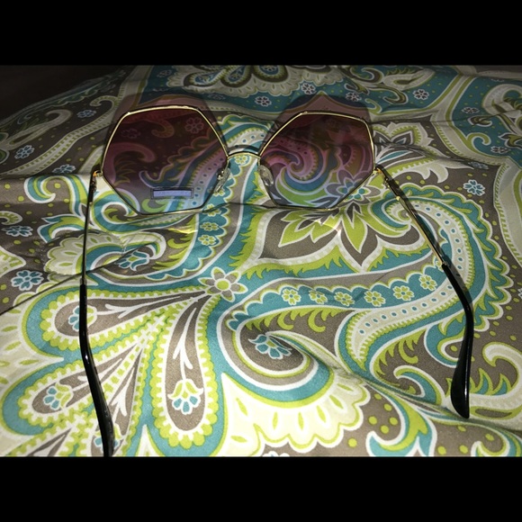 Women's sunglasses. - Picture 3 of 3