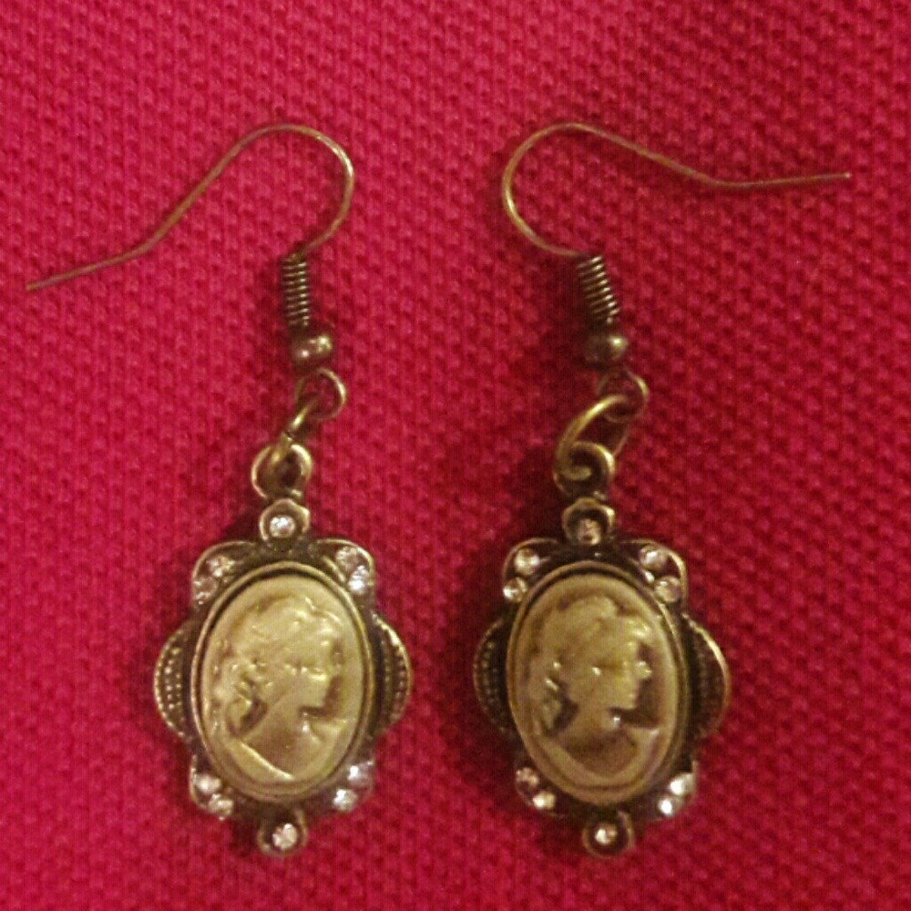Vintage inspired cameo earrings