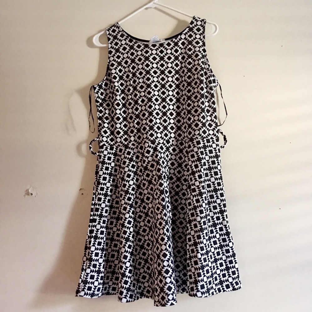 *NWT* Black White Print Skater Dress