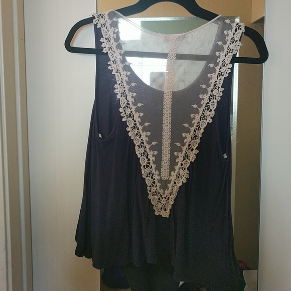 Super cute tank - Picture 2 of 2