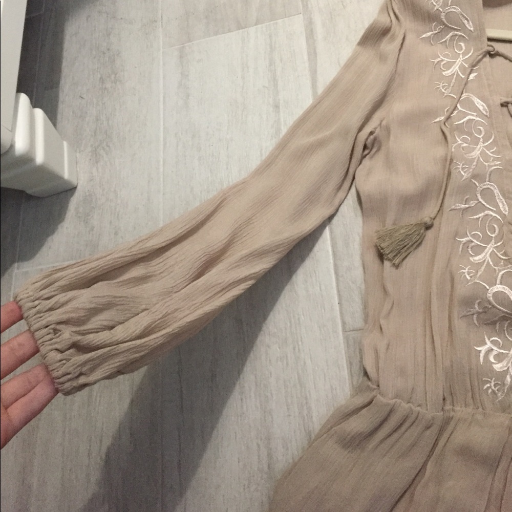 lowcut romper - Picture 3 of 4