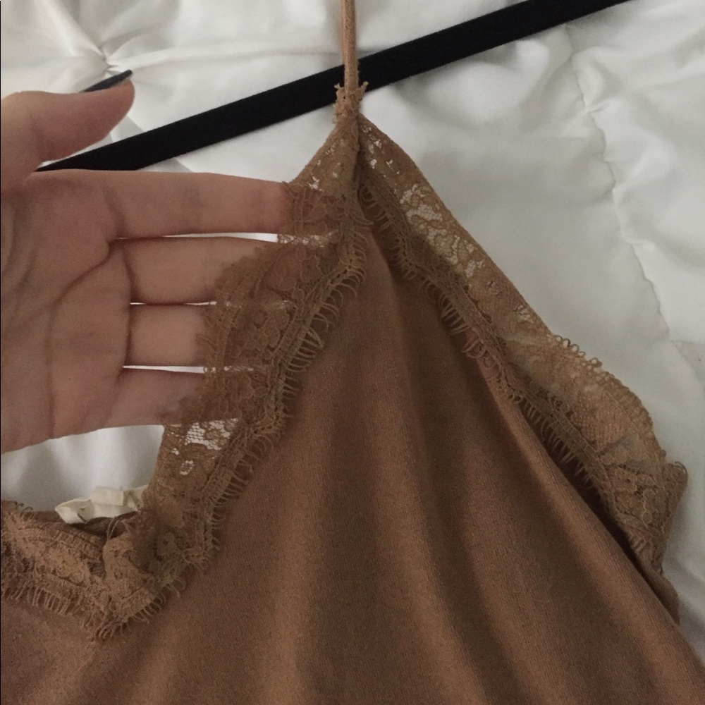 tanktop with lace at top
