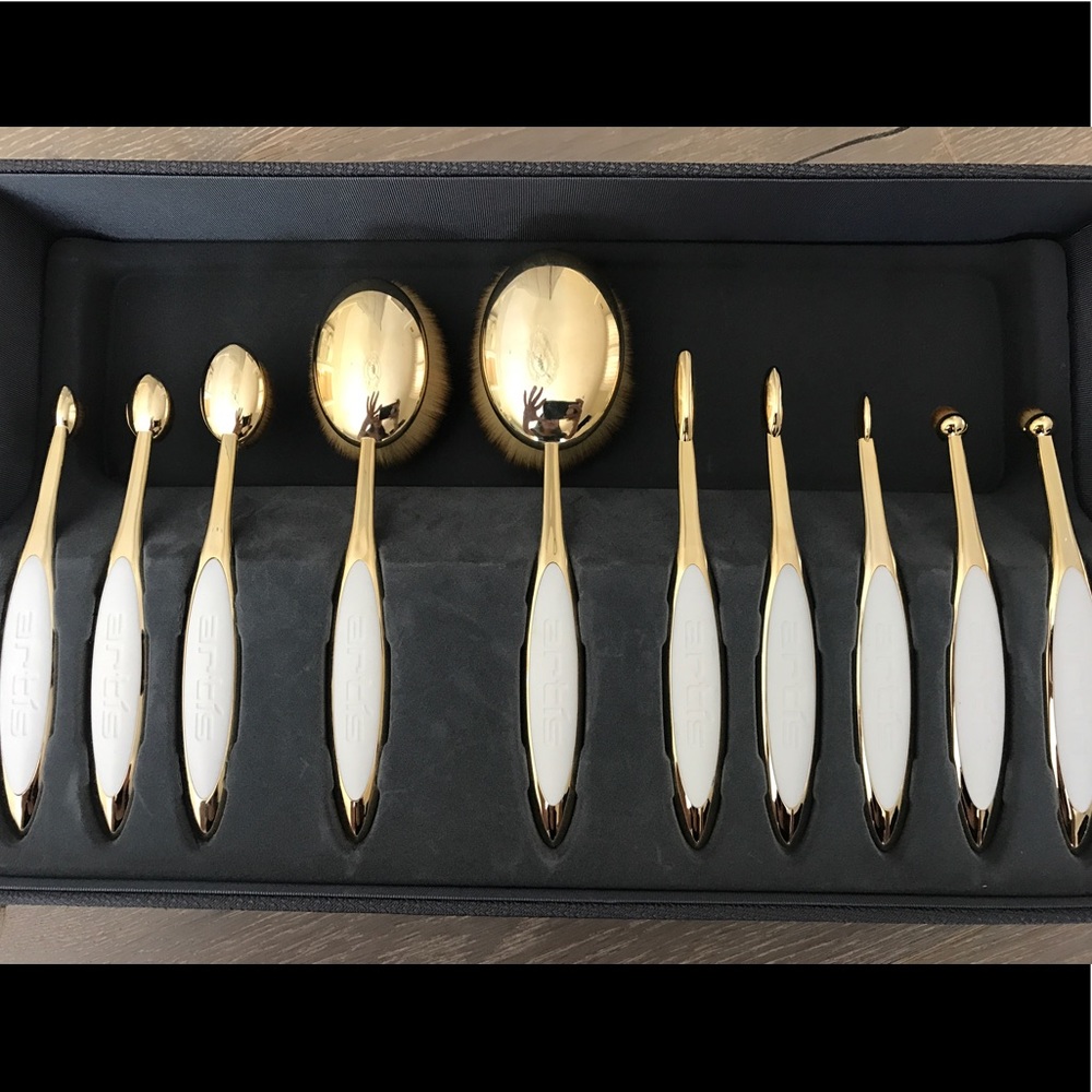 Artis 10 Piece Gold Brush Set & Cleaning Pad *New*