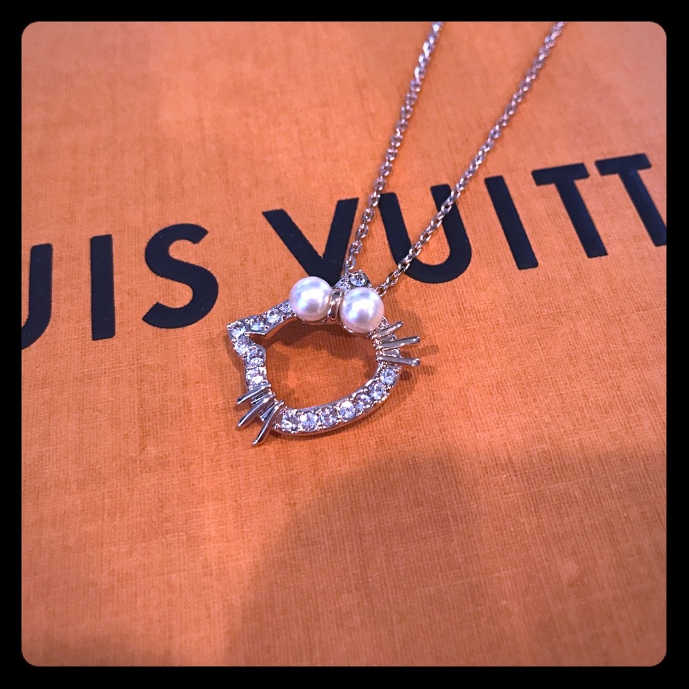Hello kitty necklace