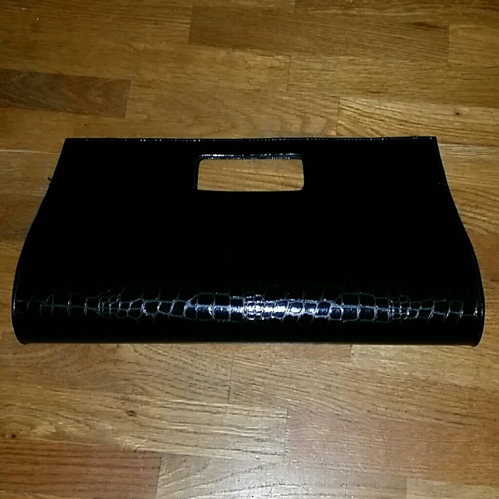 Black clutch