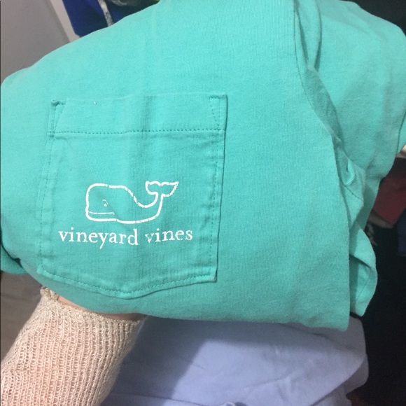 vineyard vines longsleeve tshirt - Picture 2 of 2