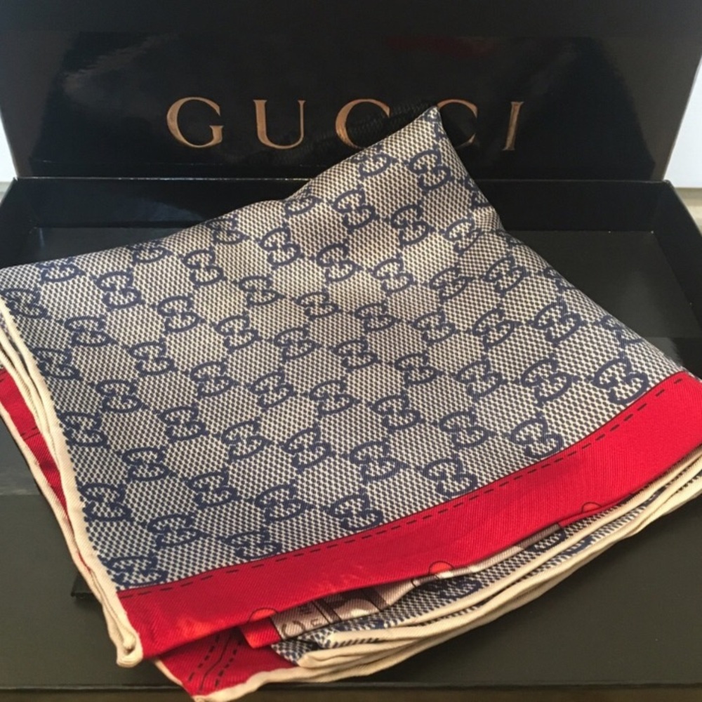 🎉SALE🎉 NEW Gucci Silk Scarf