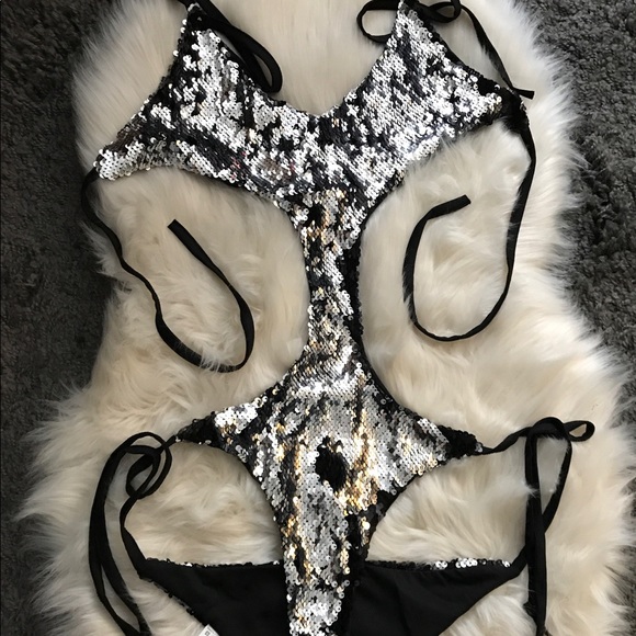 💥SALE💥Sequin one piece bikini - Picture 3 of 3