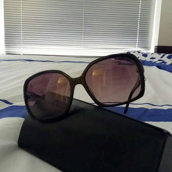 Fendi Sunglasses - Picture 3 of 4