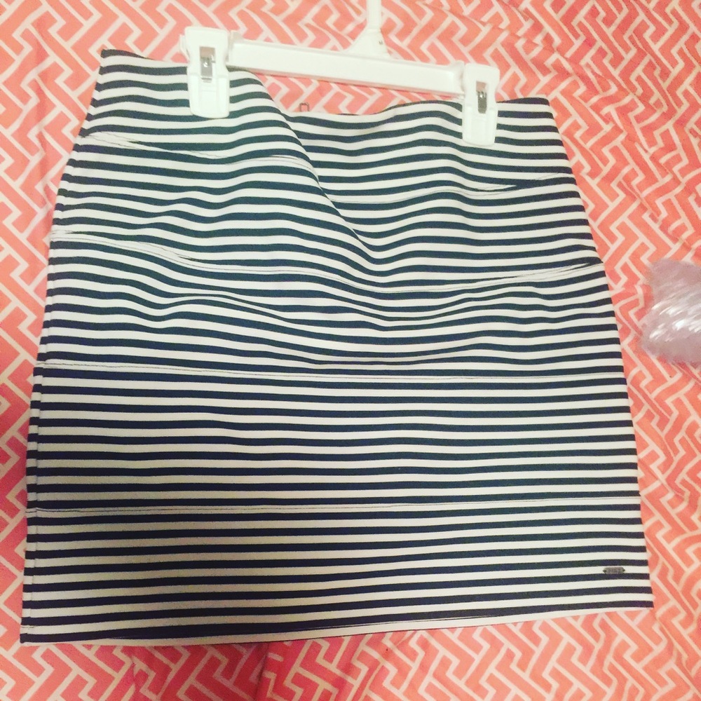 VS Pink mini skirt black and white