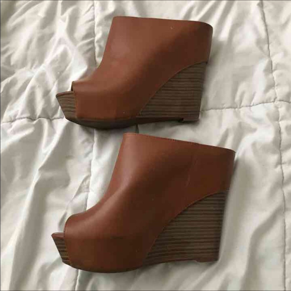 Jessica Simpson leather wedges 9.5