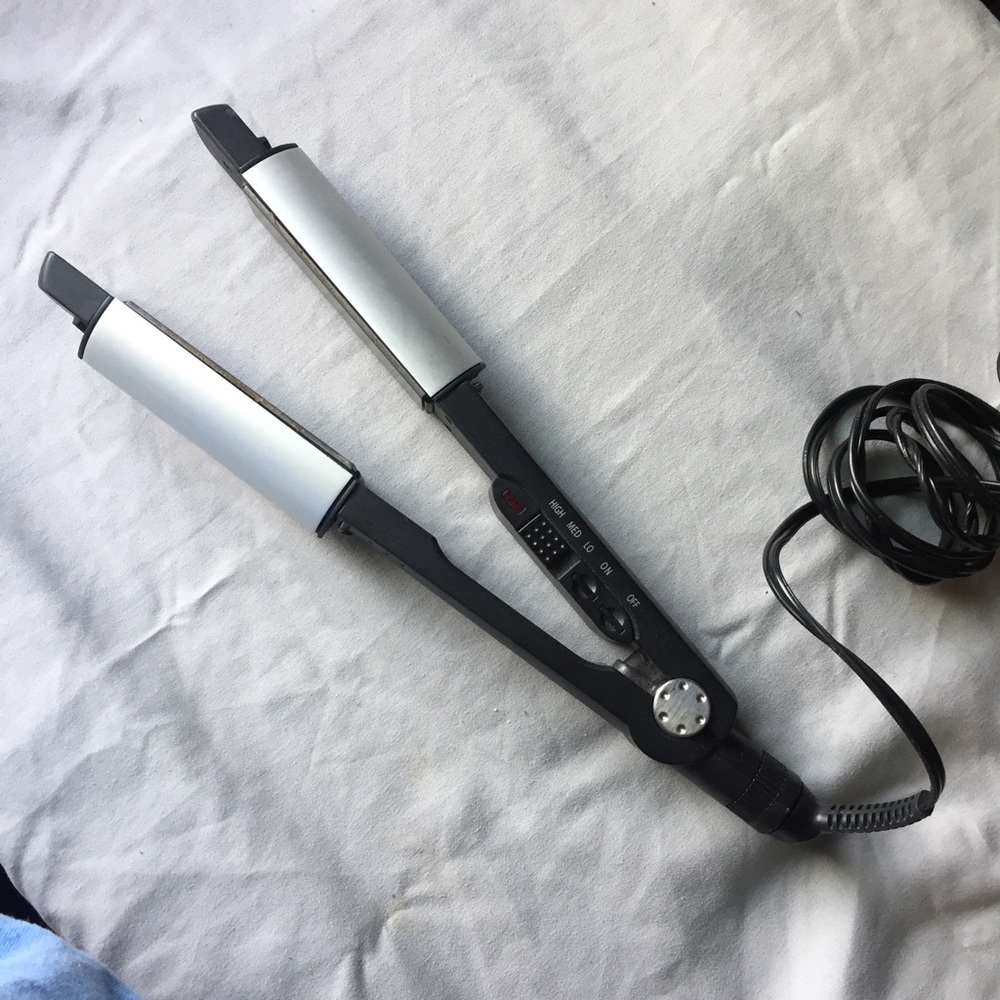 Conair Infiniti Flat/ Curling Iron!!!