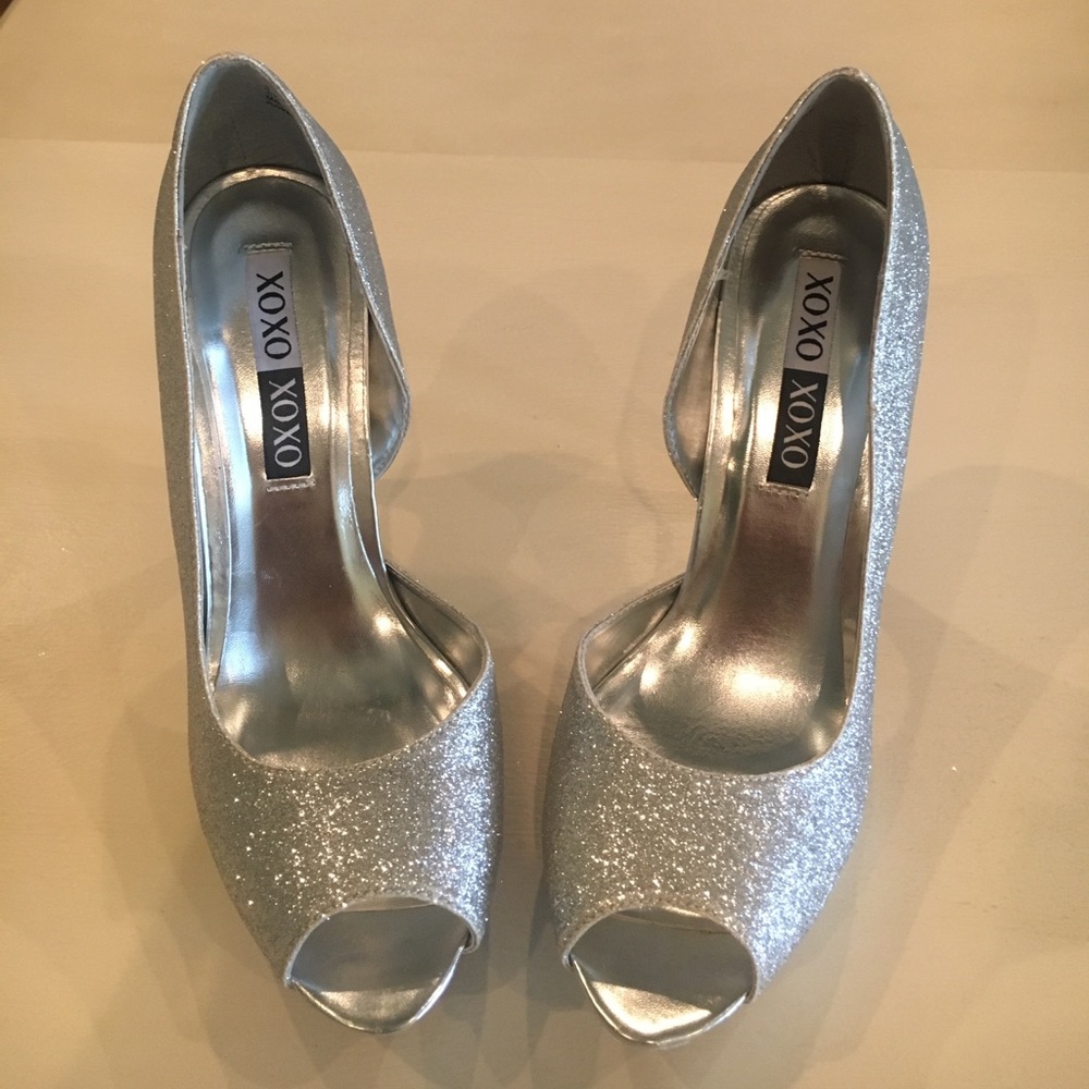 Silver XOXO Glitter heels, SZ 8.5