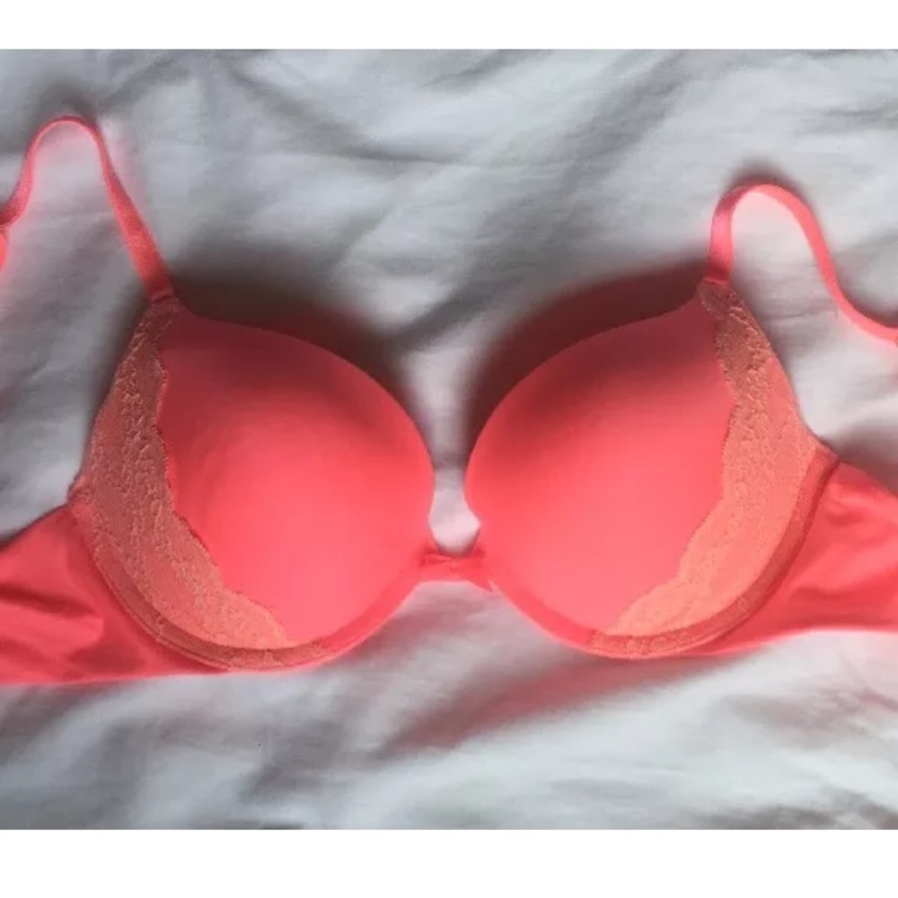 32D Victoria Secret Push Up Bra