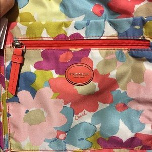 Very beautiful crossbody coach bag!