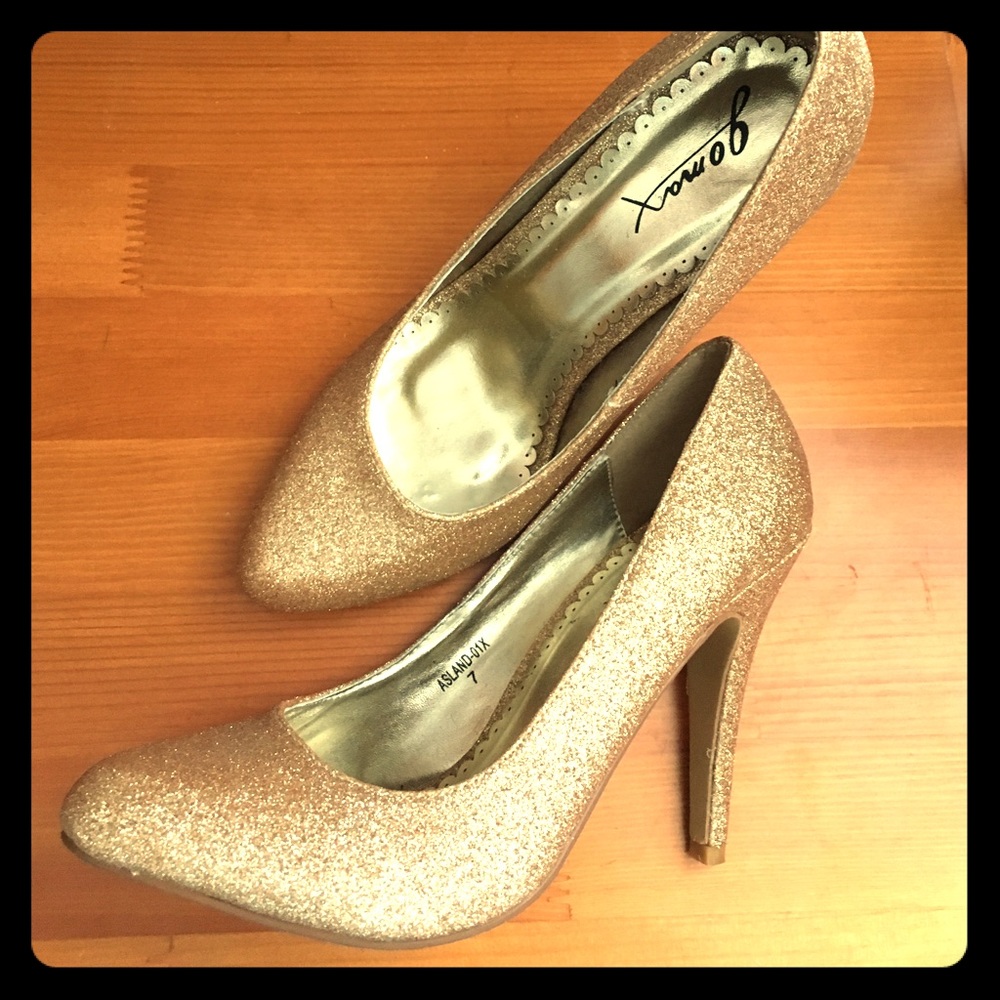 Gorgeous glitter gold heels
