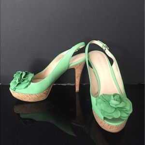 Size 6.5 Nine West Green Leather Peep-Toe Pumps