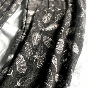 LulaRoe Feathers OS Leggings