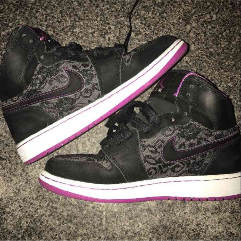 Nike Air Jordans size 3.5Y - Picture 4 of 4