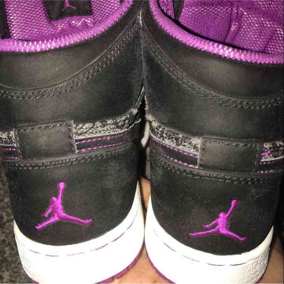 Nike Air Jordans size 3.5Y - Picture 2 of 4