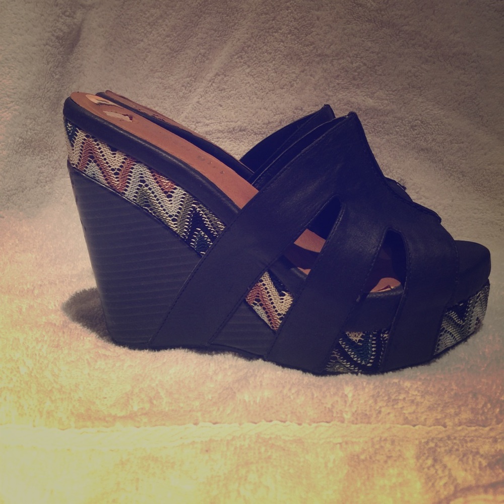 Madden girl sandal size 6,