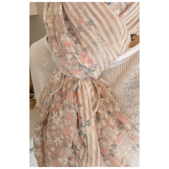 Floral Summer Scarf🌸🌿 - Picture 2 of 5