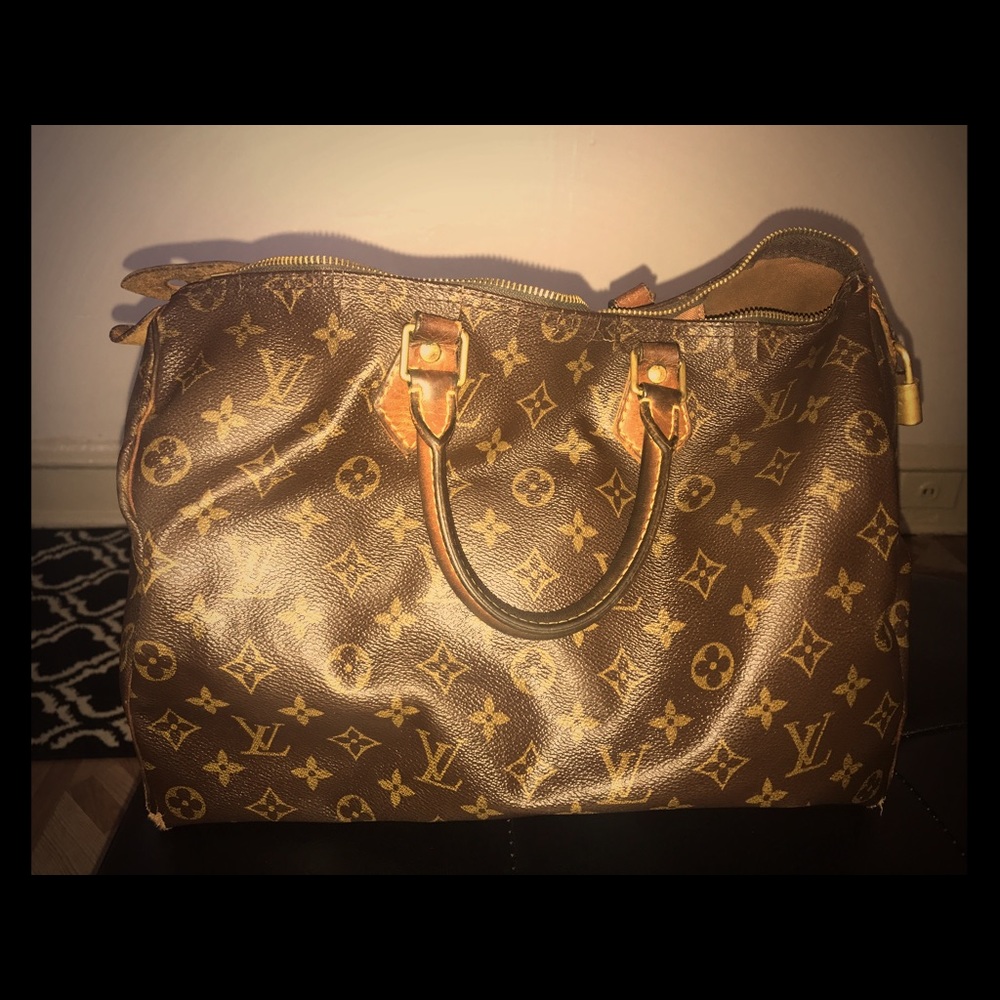 Louis Vuitton Speedy 35 (authentic)