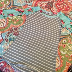 Grey shirt with floral sleeve