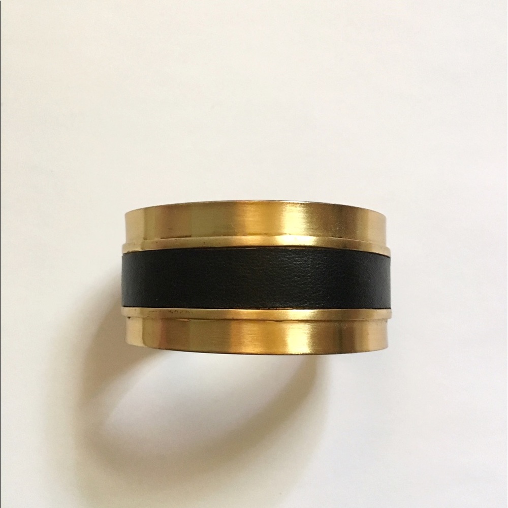 ✨GOLD BANGLE CUFF✨