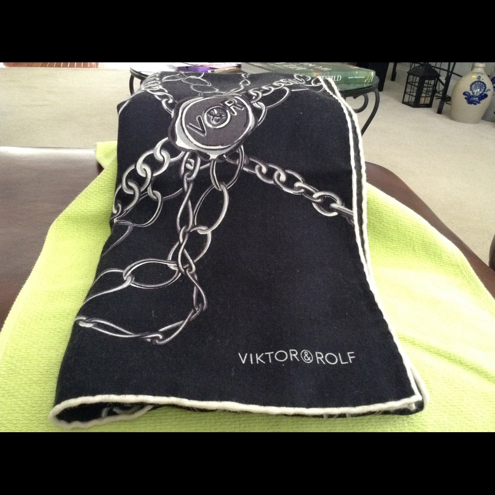 Viktor&Rolf long scarf