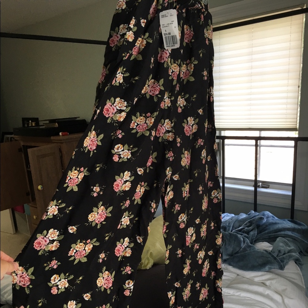 Wide-leg long high waisted black flower pants