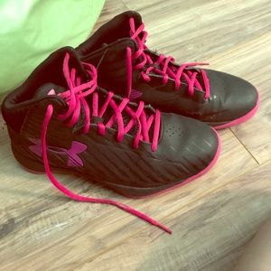 Under armor basket ball tennis shoes