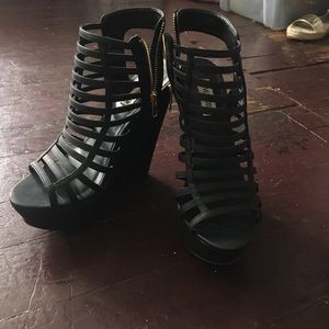 Steve madden black wedges
