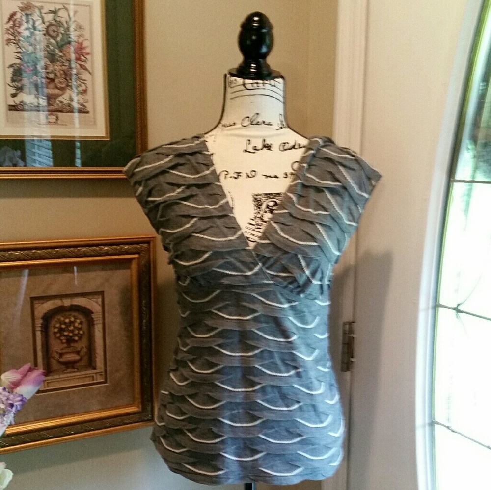 MAX EDITION Scalloped Sleeveless Knit Top