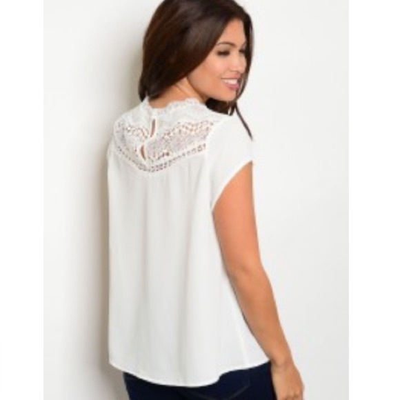 Beautiful basic white top - Picture 4 of 4