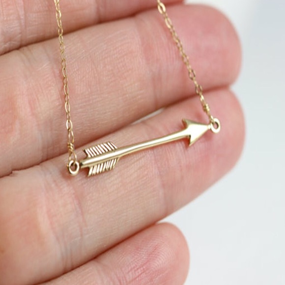 ➡️ Arrow Dainty Pendant Necklace gold color - Picture 2 of 3