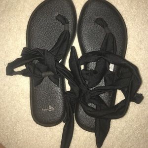 Black Sanuks Slinged up yoga mat sandals