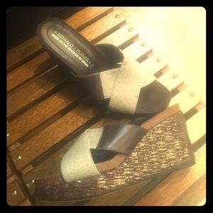 Donald J. Pliner 6 1/2 bronze and khaki sandal
