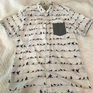 Short sleeve shirt /w bird pattern // worn once