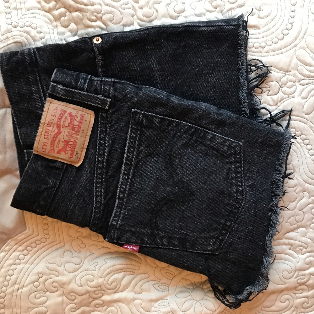 Black Levi Cut offs 😍
