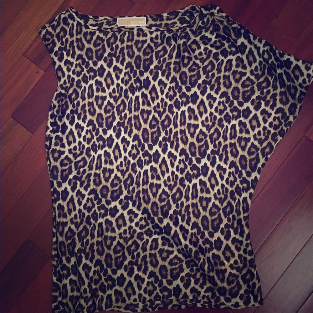 Super cute one batwing cheetah print blouse