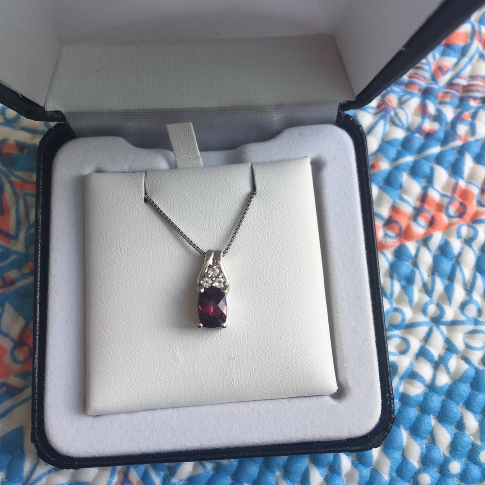 ✨Kay Jewelers Silver Purple Stone Necklace