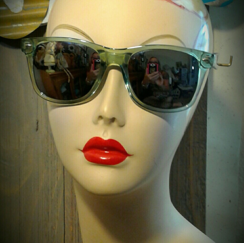 Colorworks Eyewear "Ray" in GREEN Sunglasses