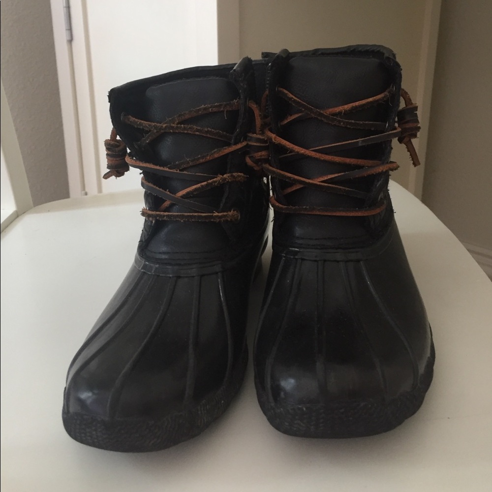 Black hunter boots