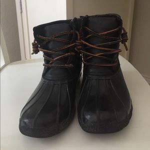 Black hunter boots