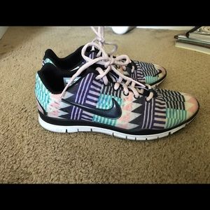 Nike Frees multi color Aztec